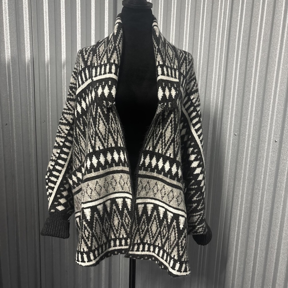 Look‎ By M New York Cardigan Womens One Size Black Gray Aztec Knit Shawl Poncho